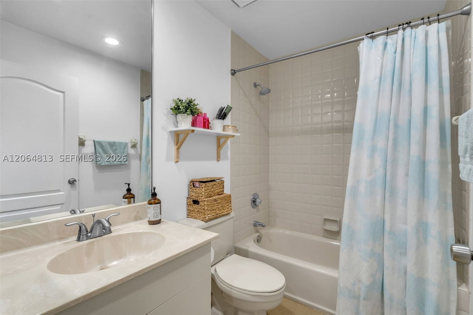 Real estate property located at 1051 Deerpath Ct, Broward, Country Isles, Weston, FL