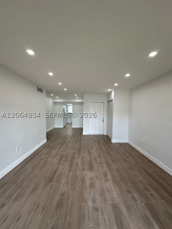 Real estate property located at 7610 82nd St J208, Miami-dade, Village At Dadeland Condo, Miami, FL