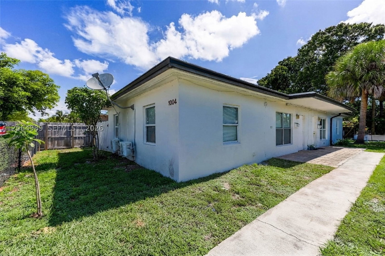 Real estate property located at 1004 24th Ave, Broward, Hoosier Heights, Fort Lauderdale, FL