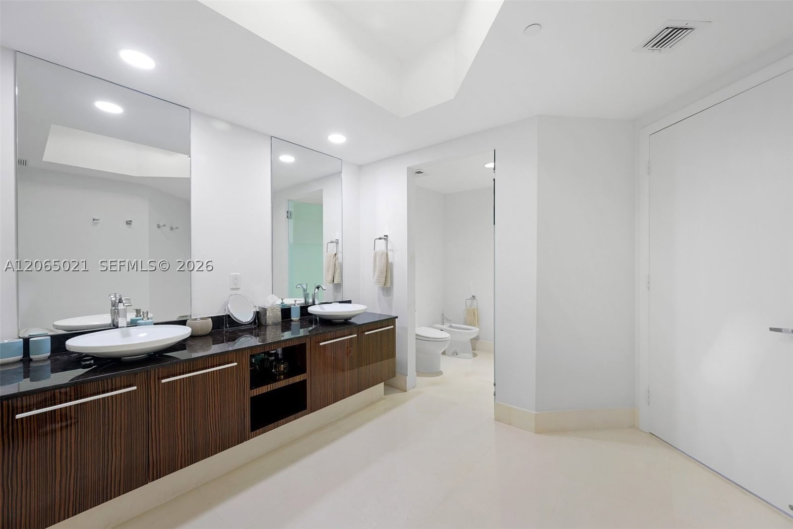 Real estate property located at 2711 Ocean Dr #902, Broward, 2711 Hollywood Beach Cond, Hollywood, FL