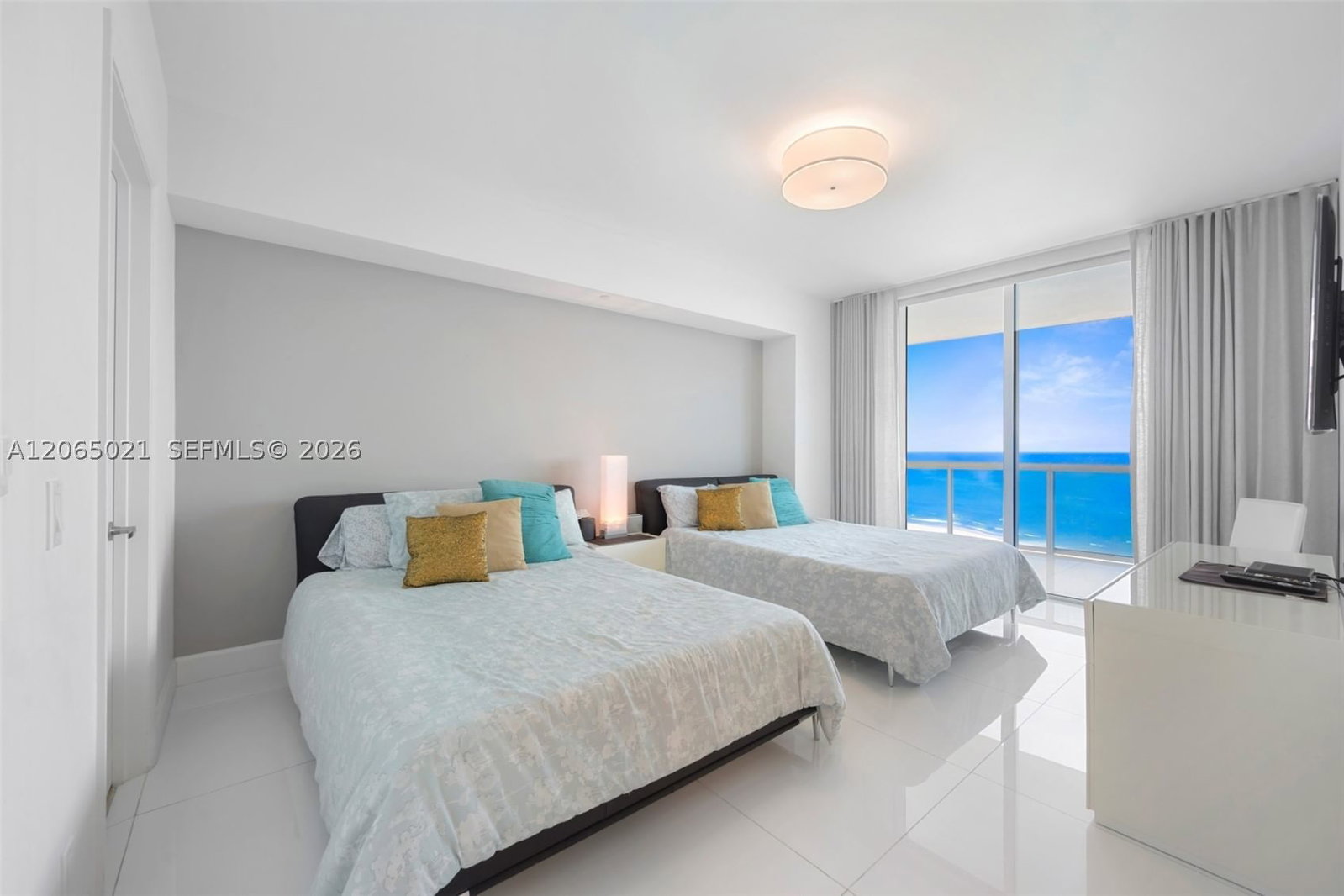 Real estate property located at 2711 Ocean Dr #902, Broward, 2711 Hollywood Beach Cond, Hollywood, FL