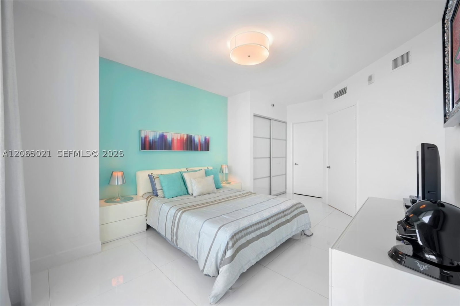 Real estate property located at 2711 Ocean Dr #902, Broward, 2711 Hollywood Beach Cond, Hollywood, FL