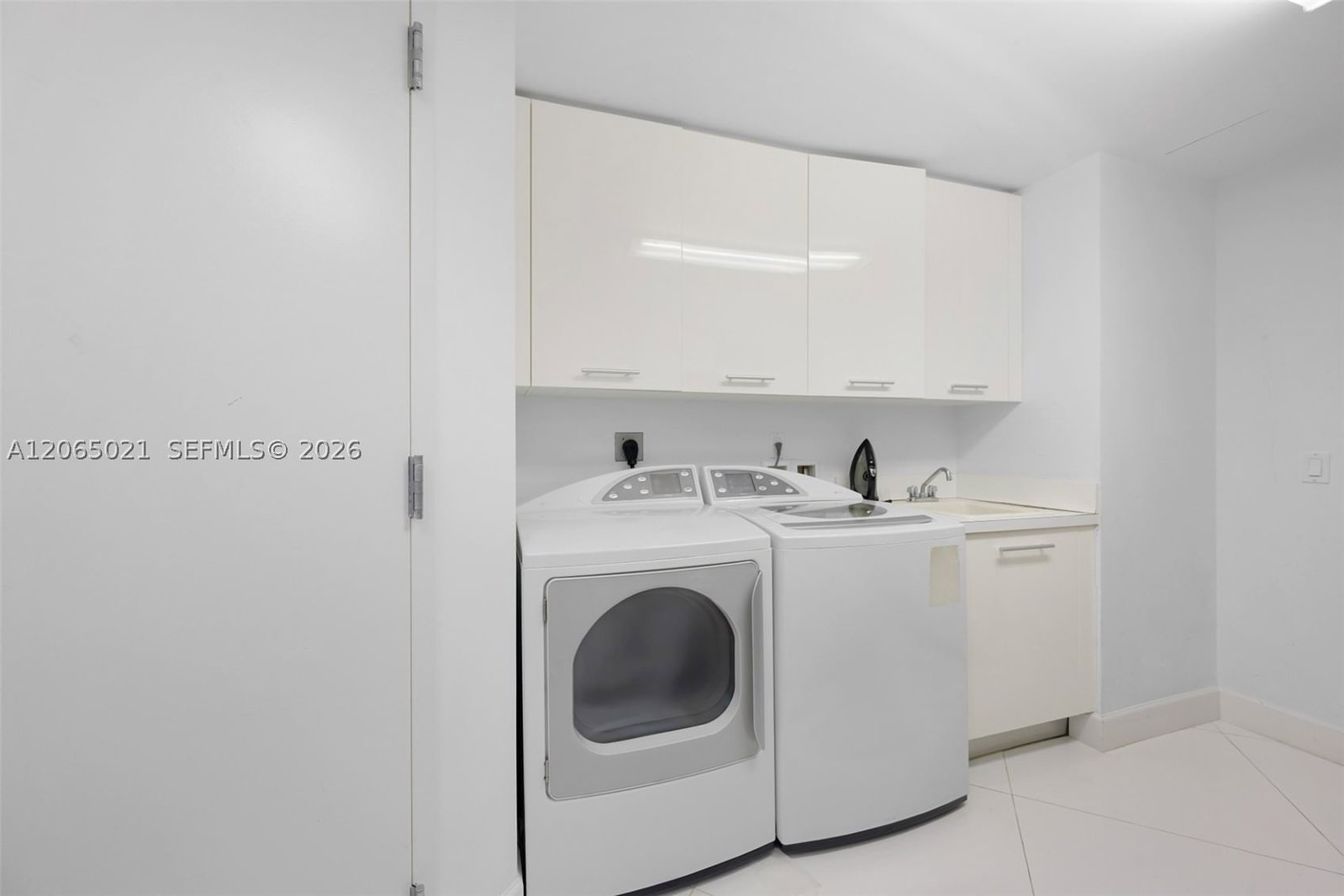 Real estate property located at 2711 Ocean Dr #902, Broward, 2711 Hollywood Beach Cond, Hollywood, FL