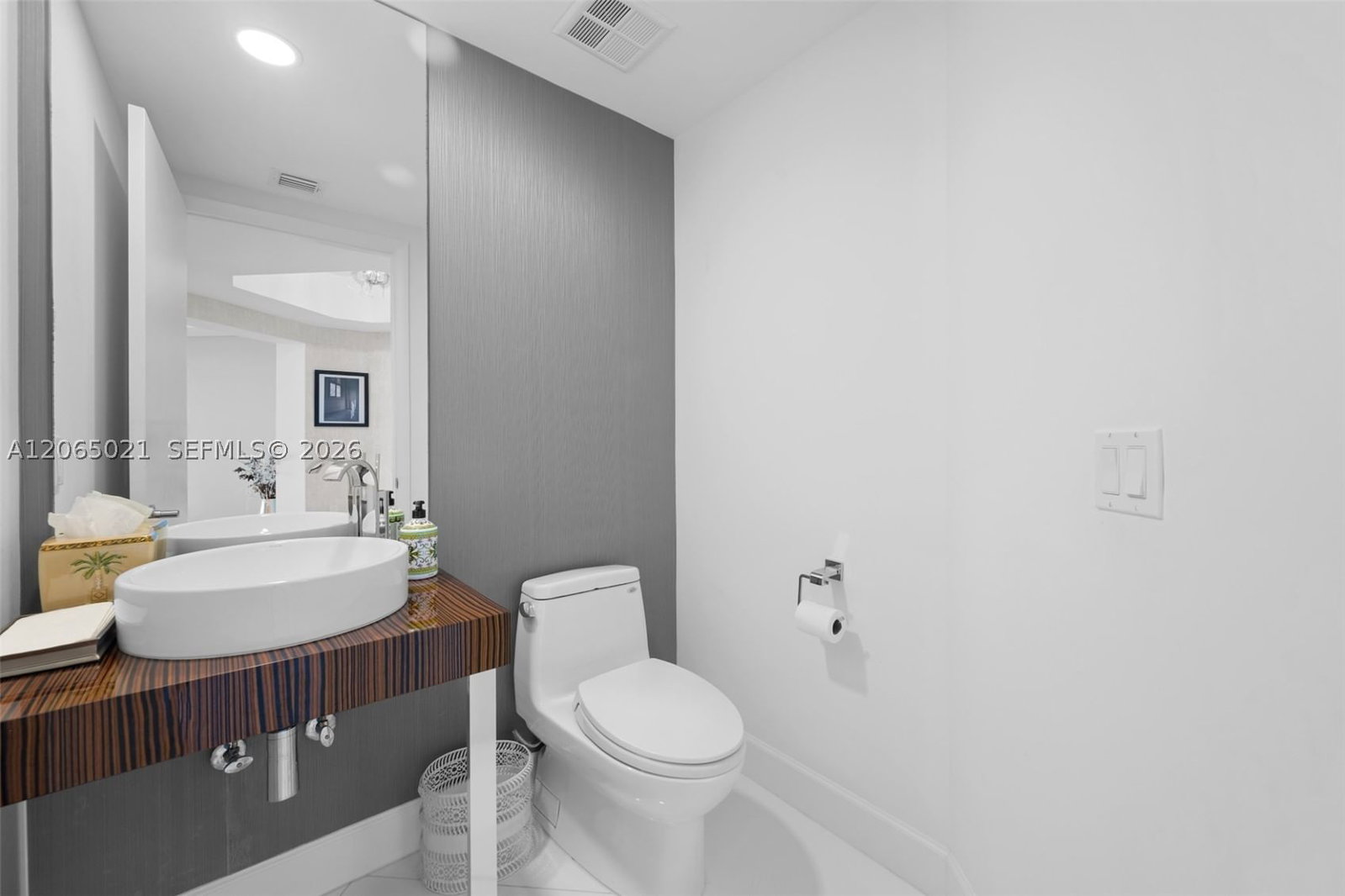 Real estate property located at 2711 Ocean Dr #902, Broward, 2711 Hollywood Beach Cond, Hollywood, FL