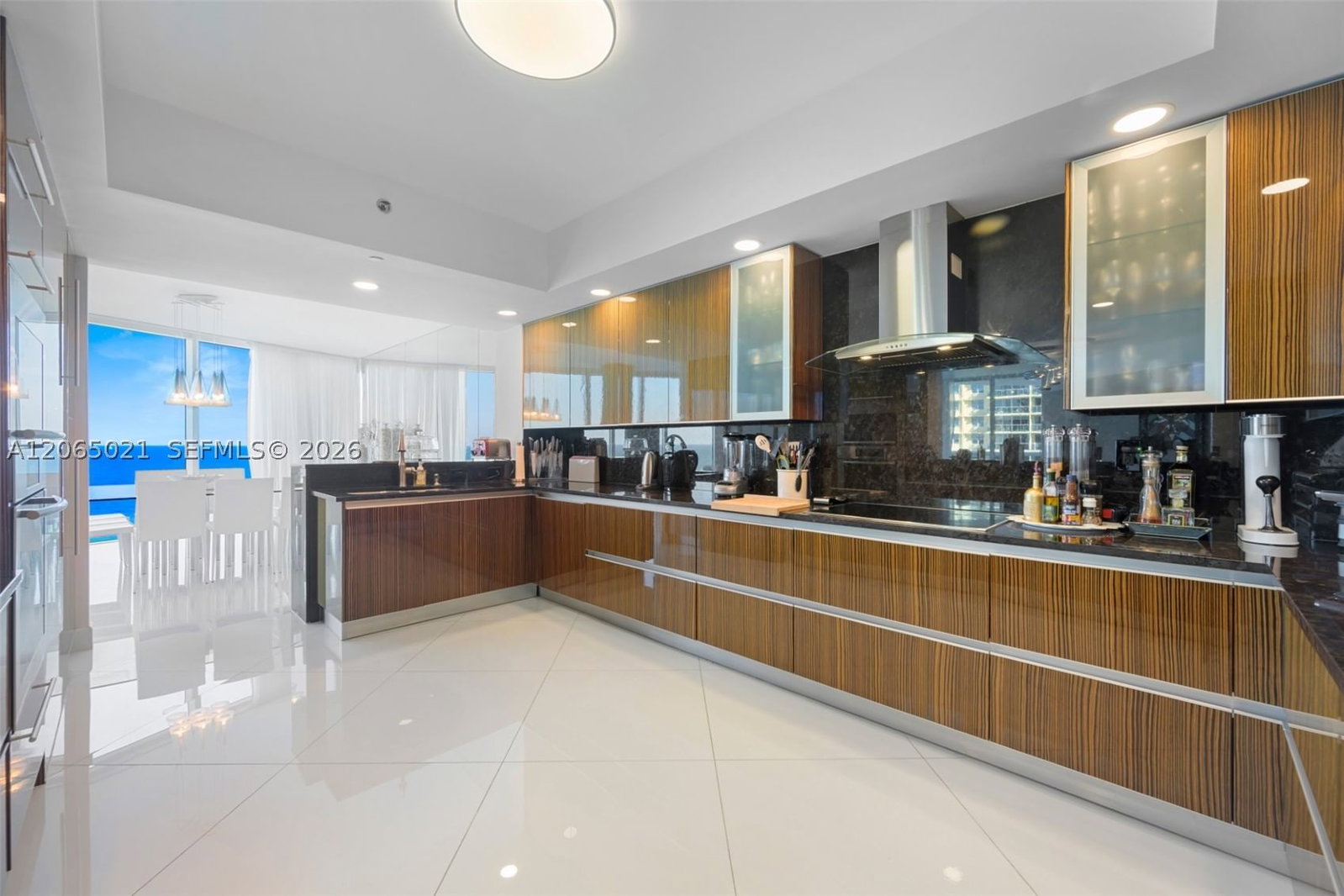 Real estate property located at 2711 Ocean Dr #902, Broward, 2711 Hollywood Beach Cond, Hollywood, FL
