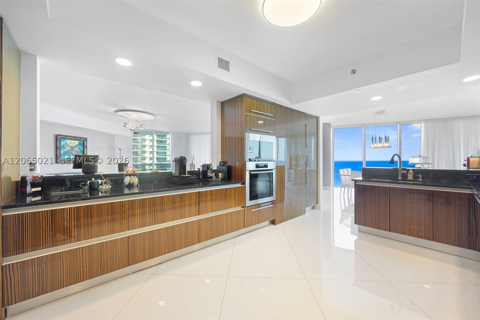 Real estate property located at 2711 Ocean Dr #902, Broward, 2711 Hollywood Beach Cond, Hollywood, FL