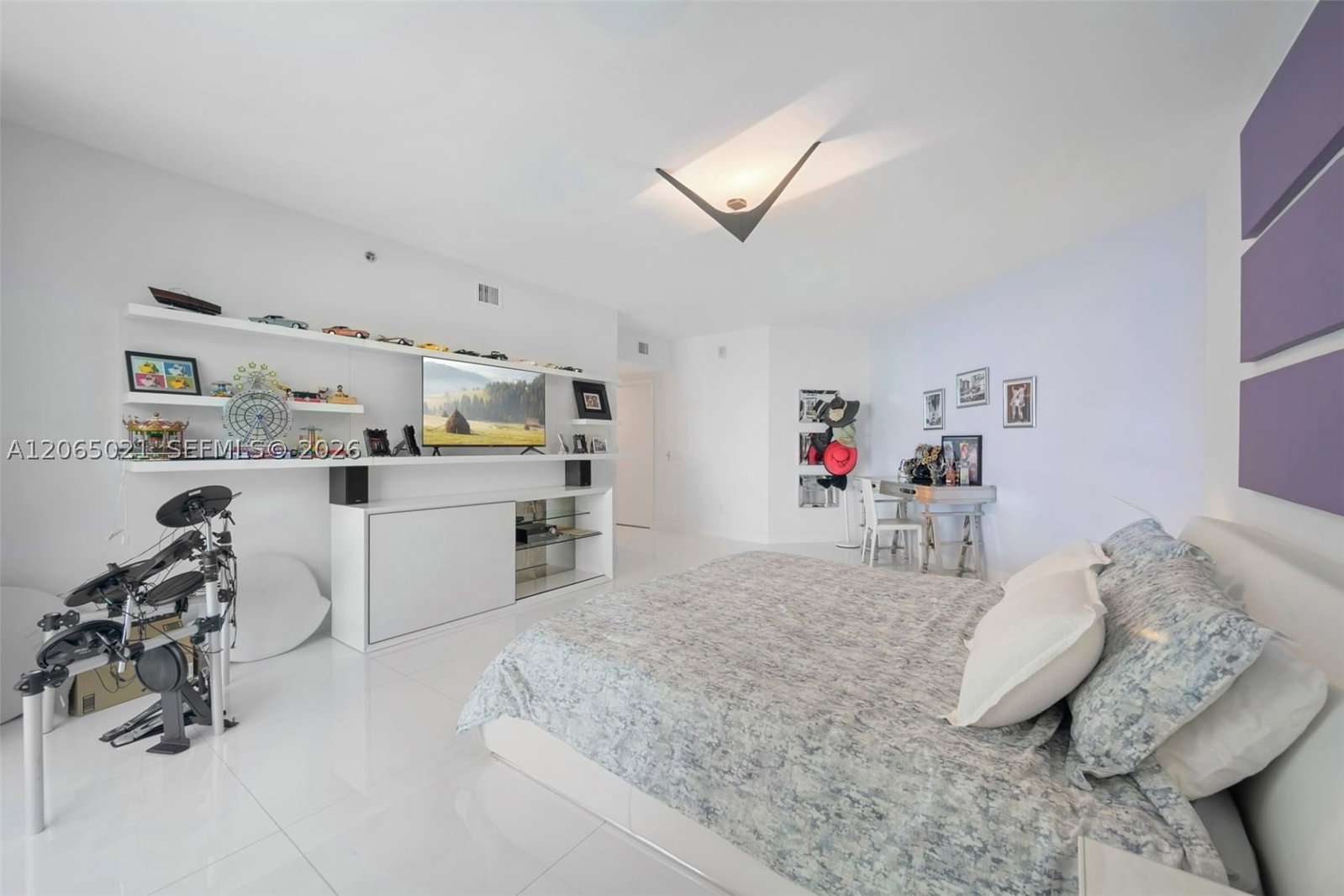 Real estate property located at 2711 Ocean Dr #902, Broward, 2711 Hollywood Beach Cond, Hollywood, FL