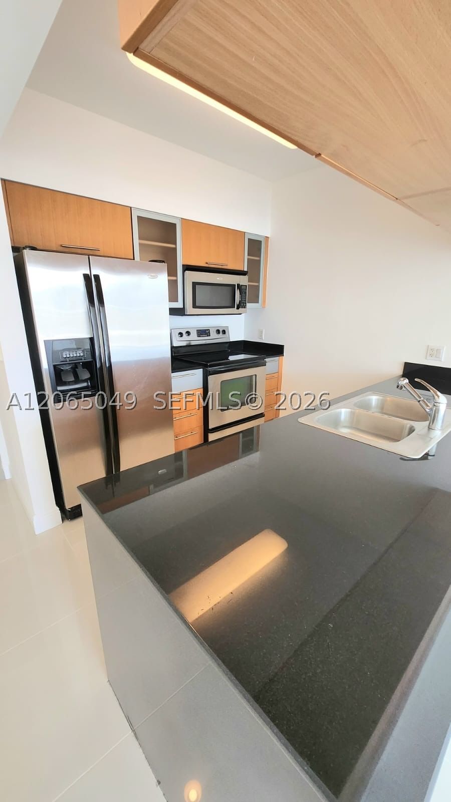 Real estate property located at 1750 Bayshore Dr #2010, Miami-dade, Opera Tower Condo, Miami, FL