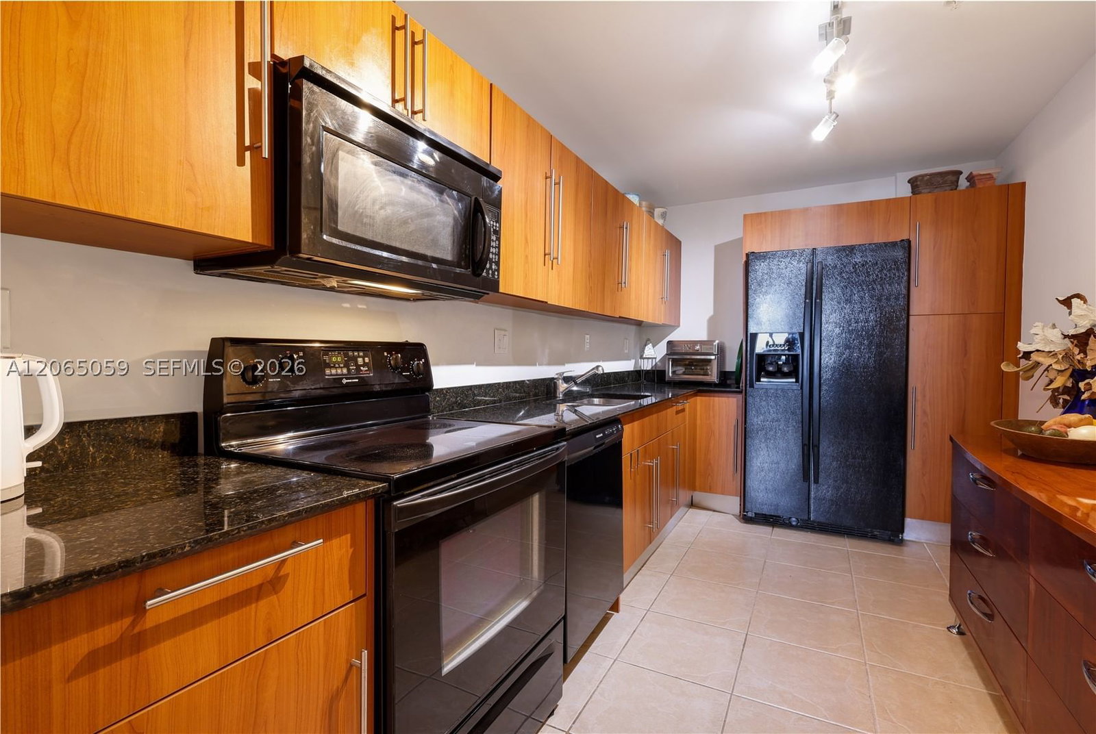 Real estate property located at 3001 Ocean Dr #443, Broward, Residences On Hollywood B, Hollywood, FL