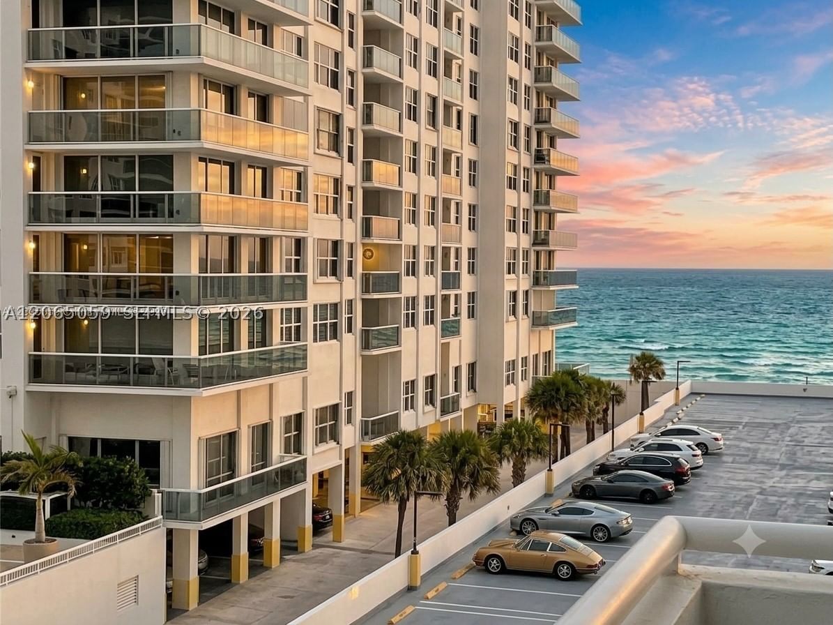 Real estate property located at 3001 Ocean Dr #443, Broward, Residences On Hollywood B, Hollywood, FL