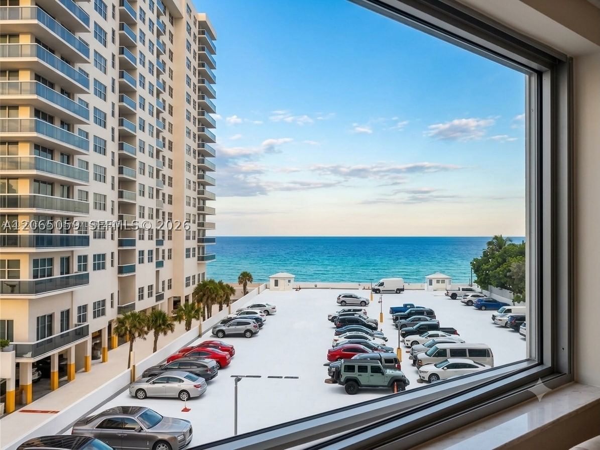 Real estate property located at 3001 Ocean Dr #443, Broward, Residences On Hollywood B, Hollywood, FL