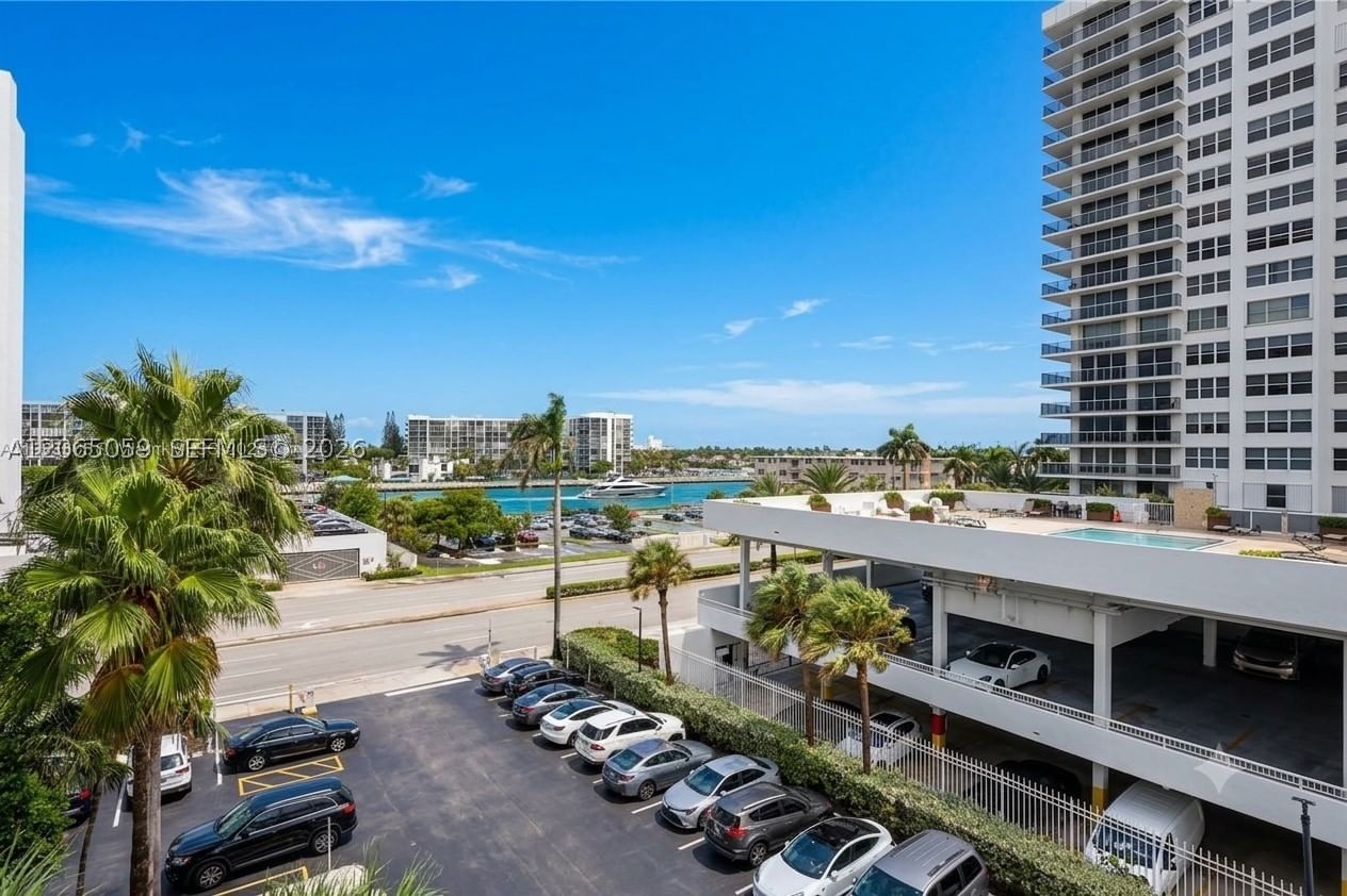 Real estate property located at 3001 Ocean Dr #443, Broward, Residences On Hollywood B, Hollywood, FL