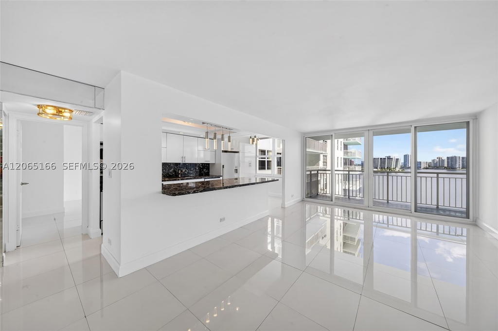 Real estate property located at 301 174th St #1216, Miami-dade, Winston Towers 500 Condo, Sunny Isles Beach, FL