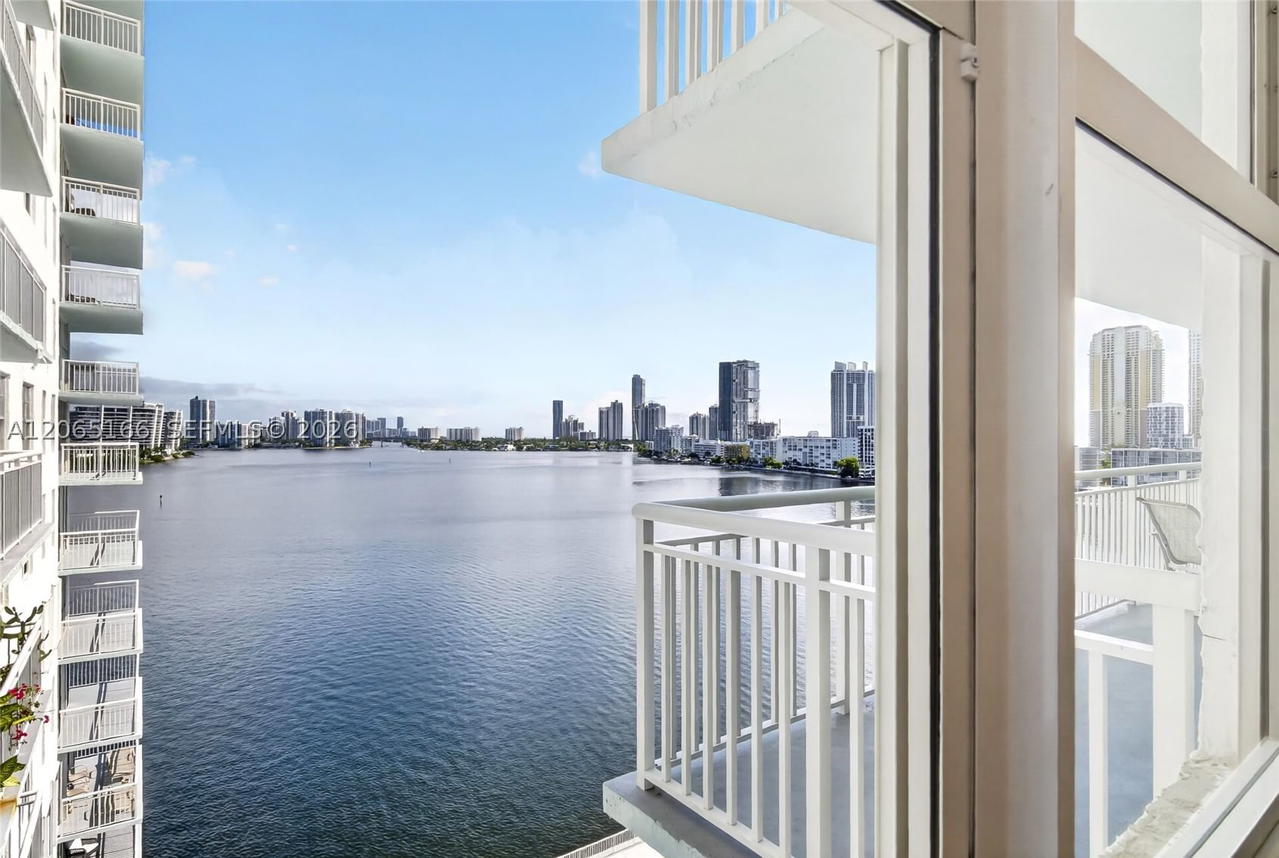 Real estate property located at 301 174th St #1216, Miami-dade, Winston Towers 500 Condo, Sunny Isles Beach, FL