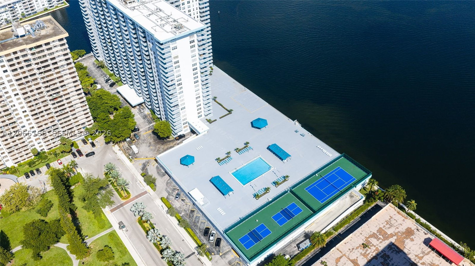 Real estate property located at 301 174th St #1216, Miami-dade, Winston Towers 500 Condo, Sunny Isles Beach, FL
