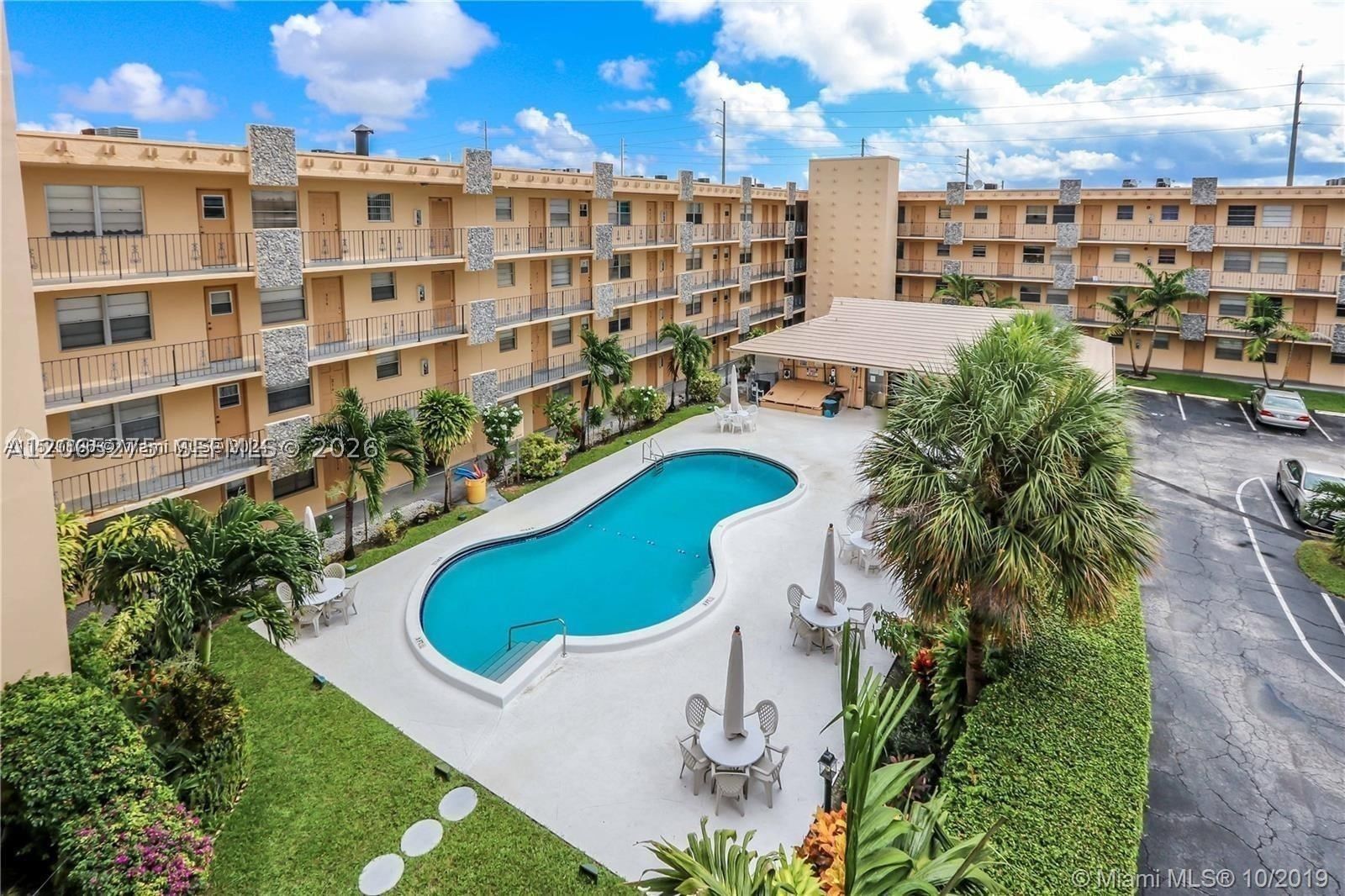 Real estate property located at 2145 Pierce St #421, Broward, Warrenton House Condo, Hollywood, FL