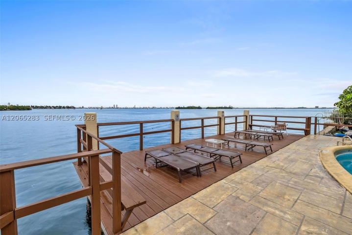 Real estate property located at 7845 Bayshore Ct #12, Miami-dade, Tudor House Condo, Miami, FL