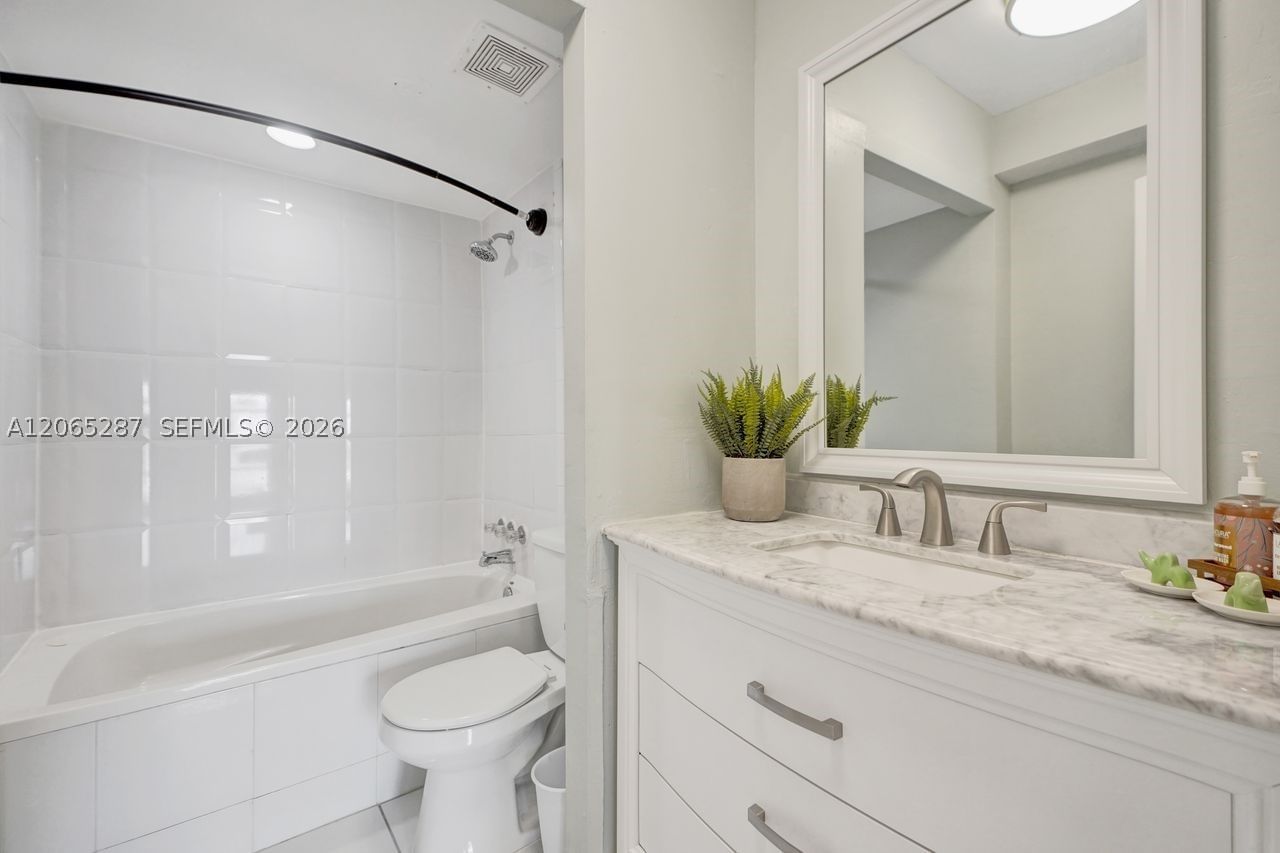 Real estate property located at 3716 168th St #301, Miami-dade, Sunny Shores Condo, North Miami Beach, FL
