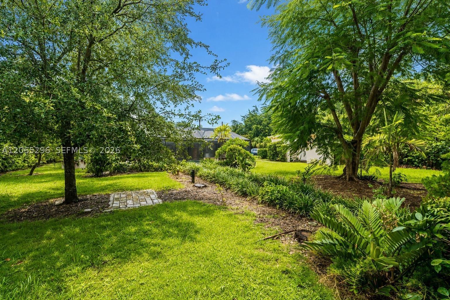 Real estate property located at 11624 93rd St, Miami-dade, South Miami Gdn Heights, Miami, FL