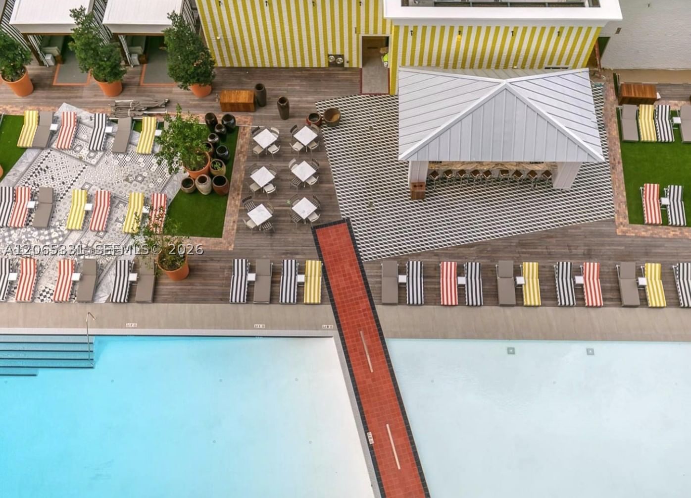 Real estate property located at 1300 Miami Ave #2411, Miami-dade, 1300 S Miami Avenue Condo, Miami, FL