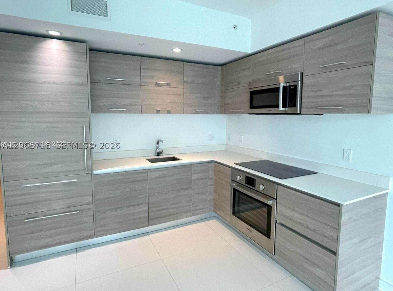 Real estate property located at 1300 Miami Ave #1008, Miami-dade, 1300 S Miami Avenue Condo, Miami, FL