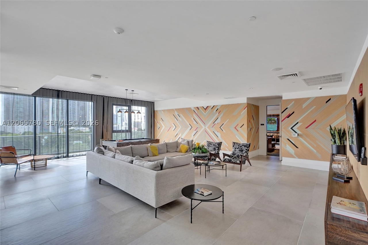 Real estate property located at 121 34th St #2705, Miami-dade, 3401 Midtown Condo, Miami, FL