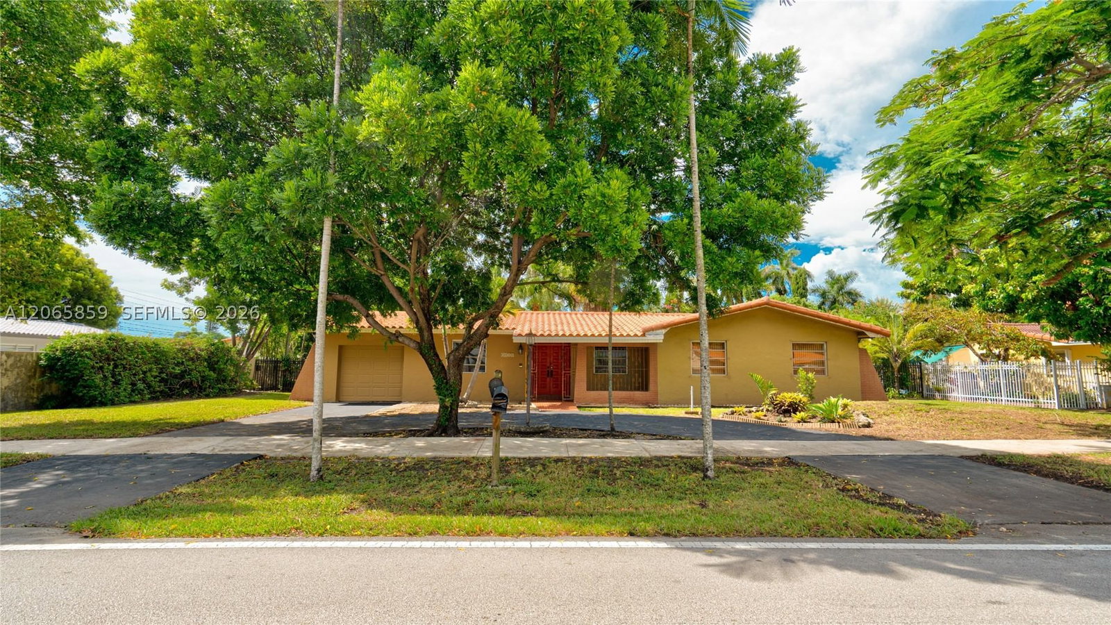 Real estate property located at 10710 32nd St, Miami-dade, Bello Monte Estates, Miami, FL