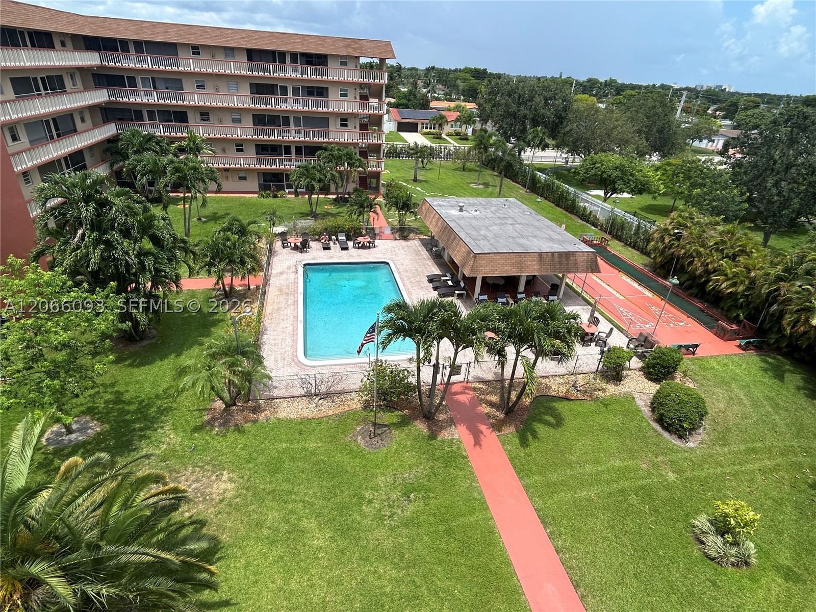 Real estate property located at 5300 Washington St U503, Broward, Beverly Hills Condo Numbe, Hollywood, FL