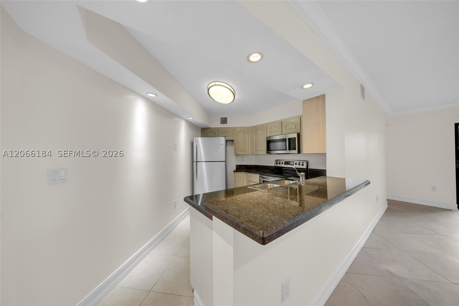 Real estate property located at 9405 Fontainebleau Blvd #112, Miami-dade, Bleau Fontaine Condo #2, Miami, FL