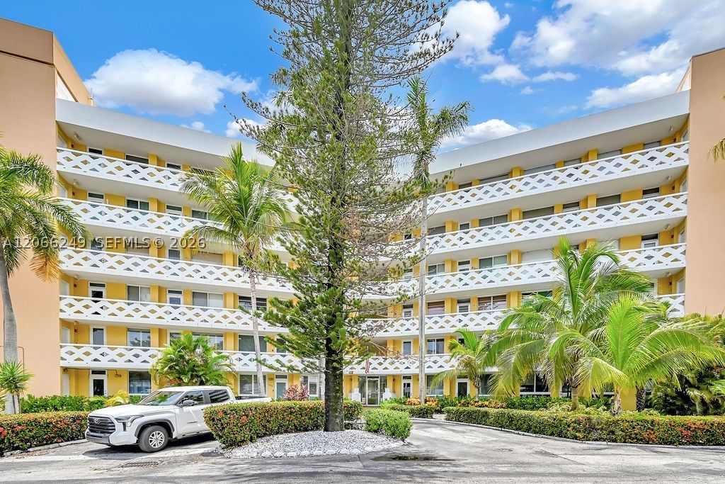 Real estate property located at 2400 9th St #201, Broward, Ocean Sunrise Co-op, Fort Lauderdale, FL