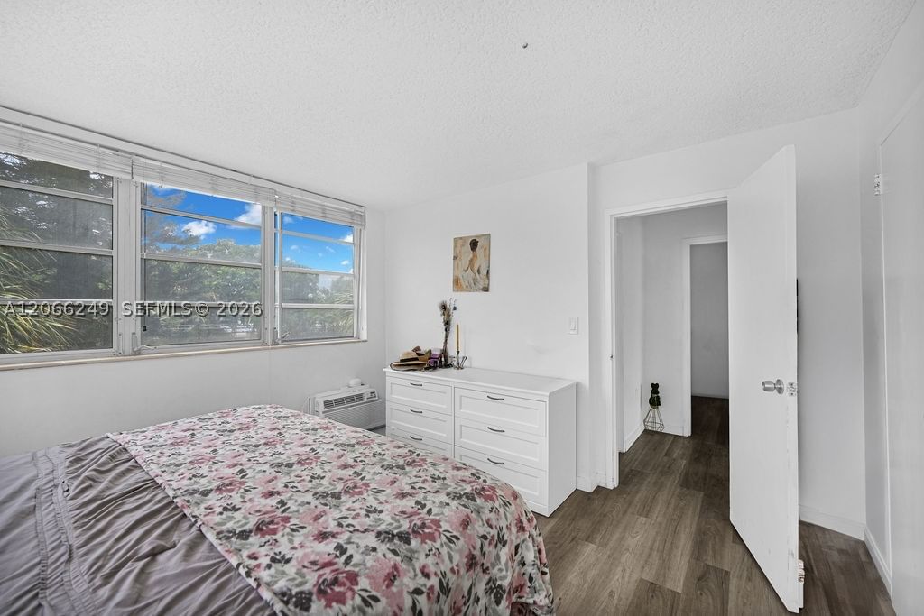 Real estate property located at 2400 9th St #201, Broward, Ocean Sunrise Co-op, Fort Lauderdale, FL