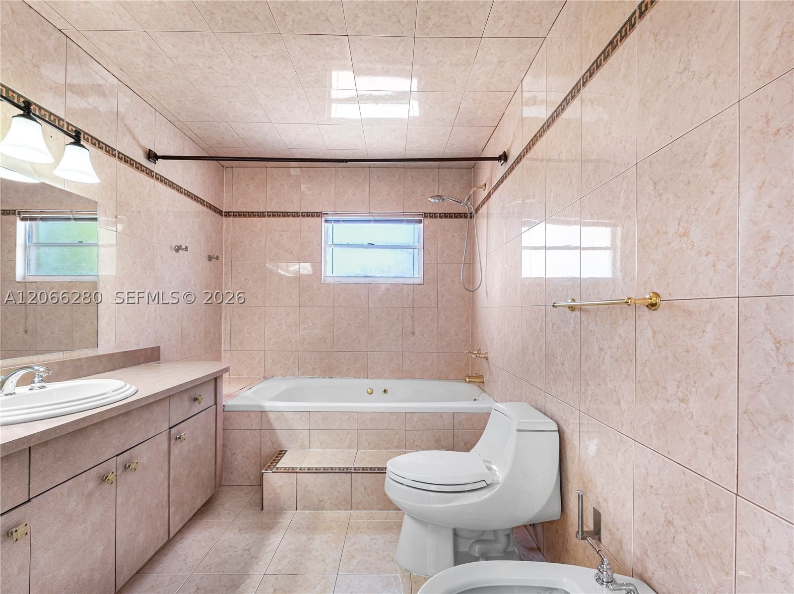 Real estate property located at 8241 12th Ter, Miami-dade, Fontainebleau Gardens 1st, Miami, FL