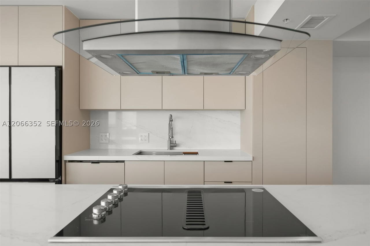 Real estate property located at 6301 Collins Ave #2307, Miami-dade, La Gorce Palace Condo, Miami Beach, FL