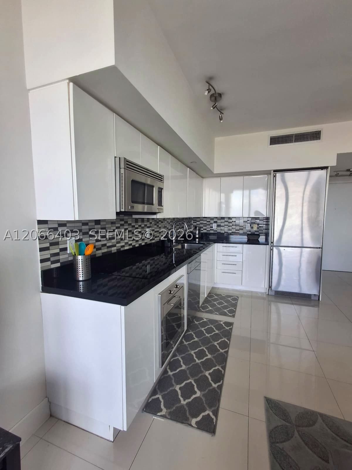 Real estate property located at 92 3rd St #3808, Miami-dade, Mint Condo, Miami, FL