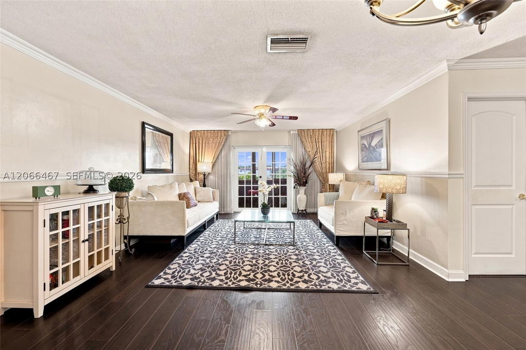 Real estate property located at 5900 17th Pl #203, Broward, Lakeside Manor North Cond, Sunrise, FL