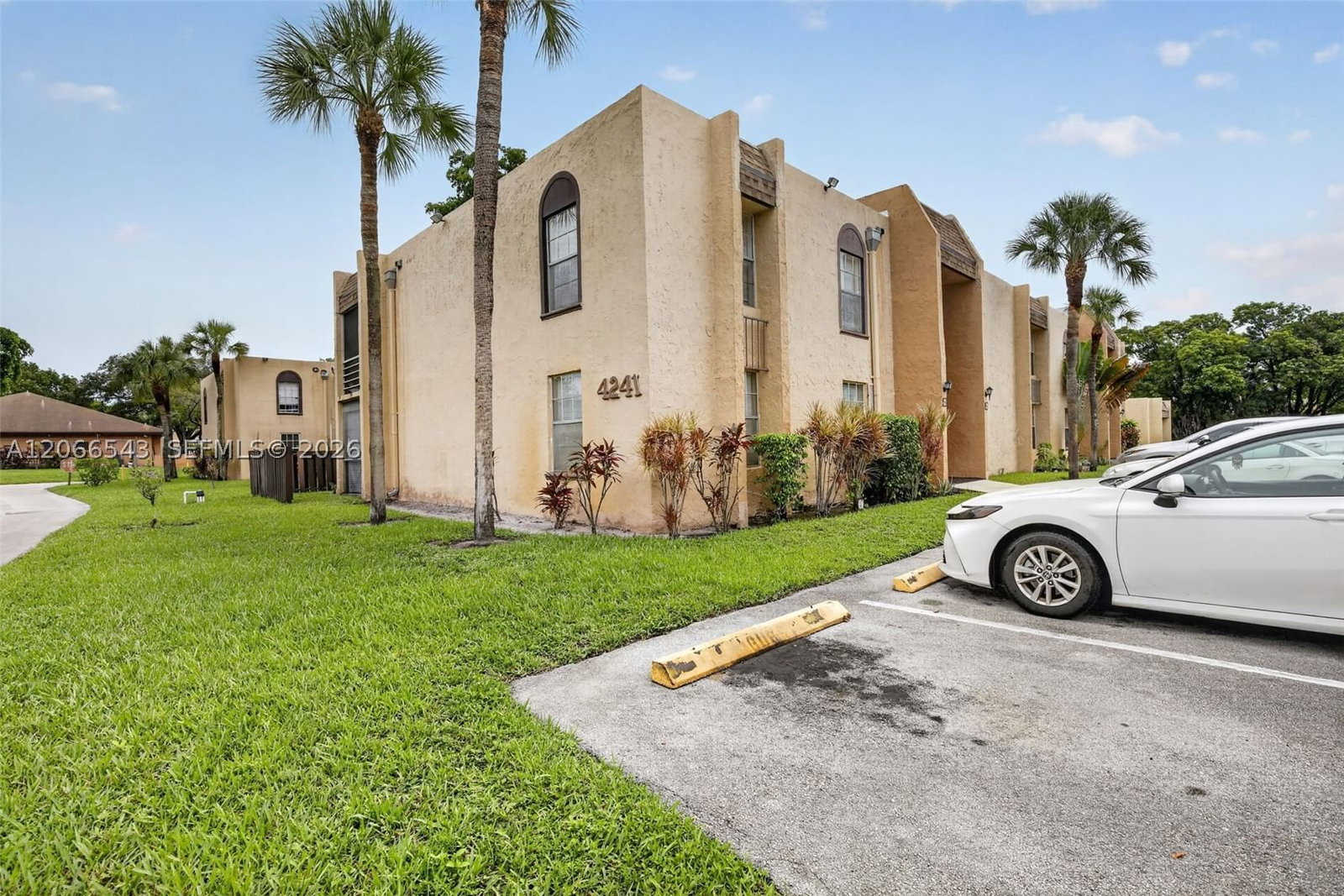 Real estate property located at 4241 19th St #172, Broward, Wood Hue Iii Condo, Lauderhill, FL