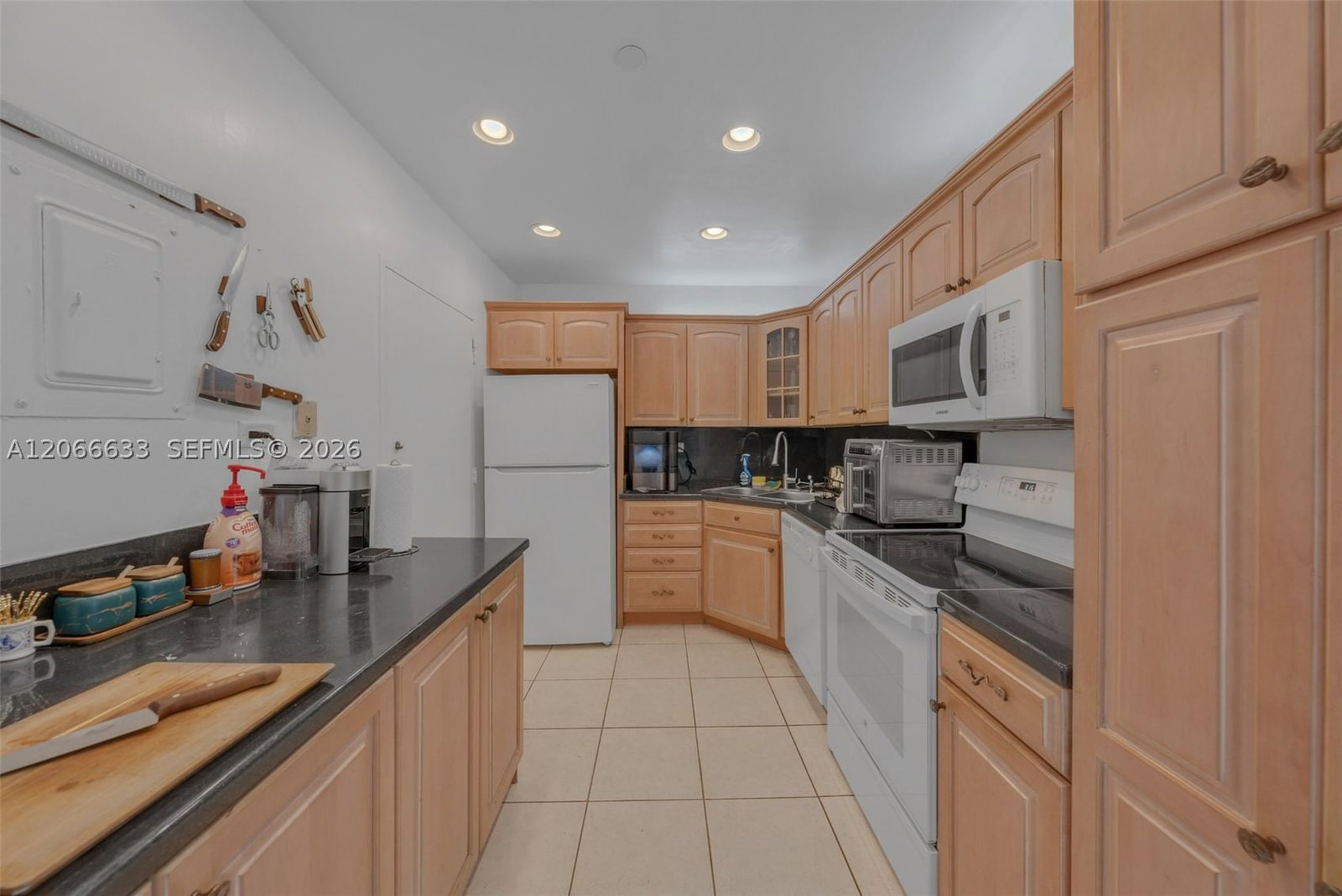 Real estate property located at 5601 Collins Ave PH-14, Miami-dade, The Pavilion Condo, Miami Beach, FL
