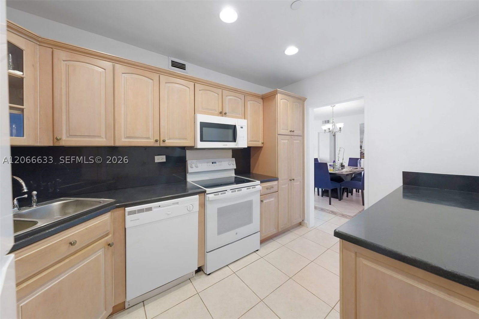 Real estate property located at 5601 Collins Ave PH-14, Miami-dade, The Pavilion Condo, Miami Beach, FL