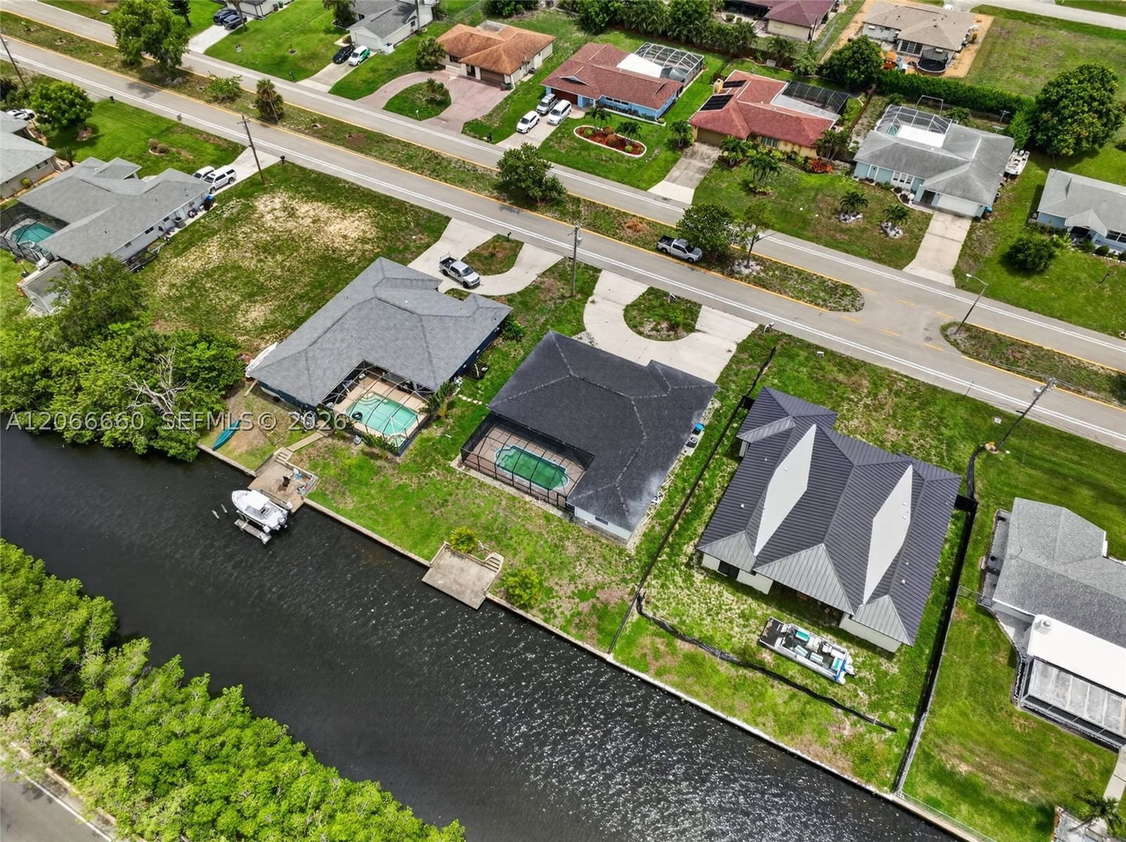 Real estate property located at 1417 Everest PKWY, Lee, Cape Coral, Cape Coral, FL