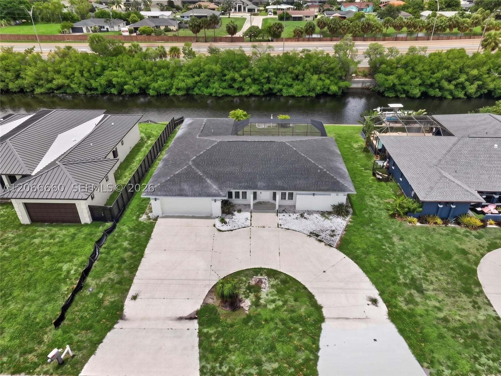 Real estate property located at 1417 Everest PKWY, Lee, Cape Coral, Cape Coral, FL
