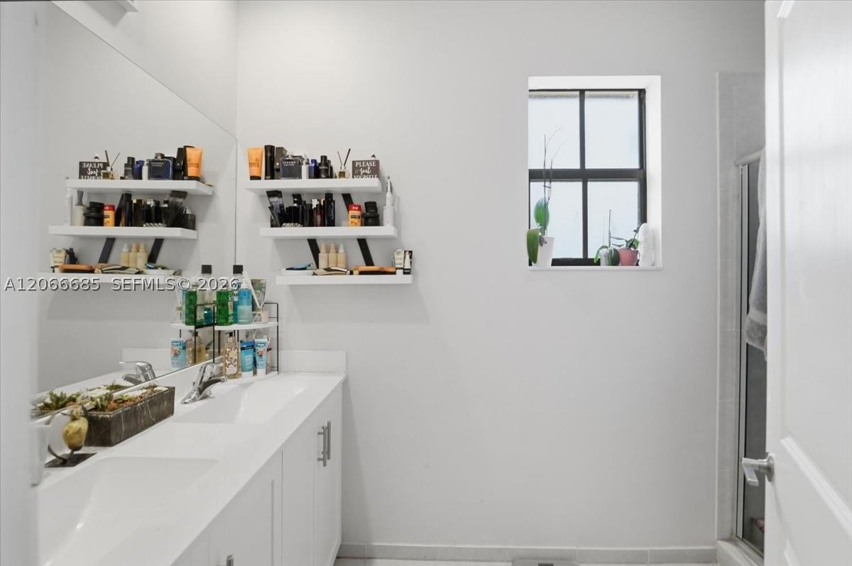 Real estate property located at 3378 112th St, Miami-dade, Aquabella North Replat, Hialeah, FL
