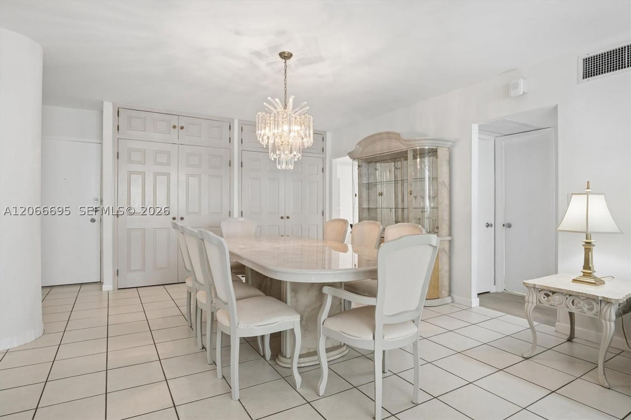 Real estate property located at 5005 Collins Ave #424, Miami-dade, The Carriage Club North C, Miami Beach, FL