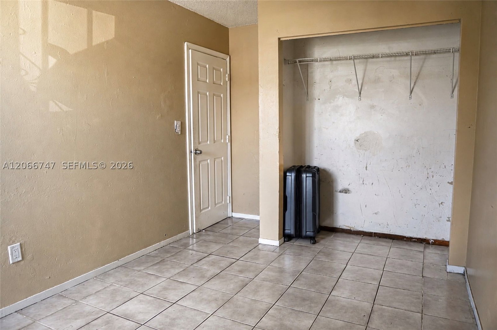Real estate property located at 5095 195th Ln, Miami-dade, Lakes Of Acadia Unit 6, Miami Gardens, FL