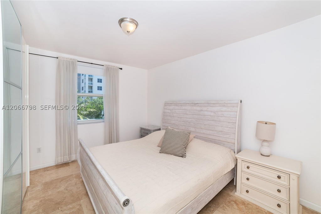 Real estate property located at 17100 Bay Rd #1501, Miami-dade, Porto Bellagio Condo, Sunny Isles Beach, FL