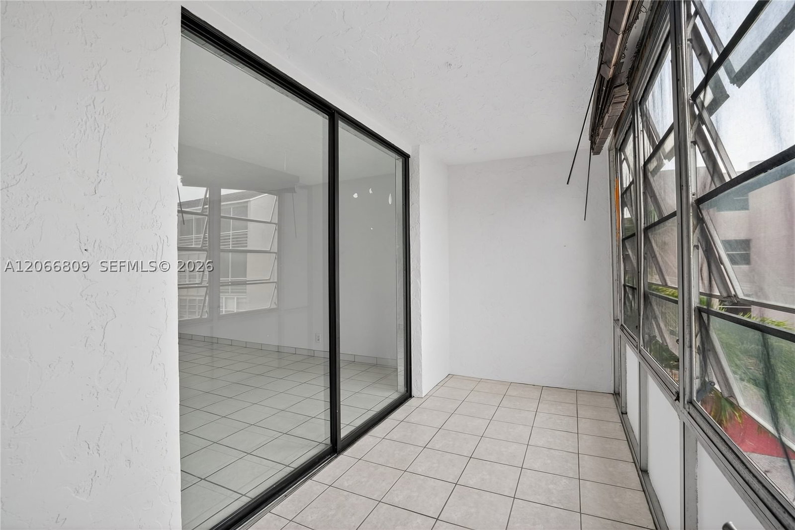 Real estate property located at 2821 Somerset Dr #317, Broward, Somerset No 1 Condo, Lauderdale Lakes, FL