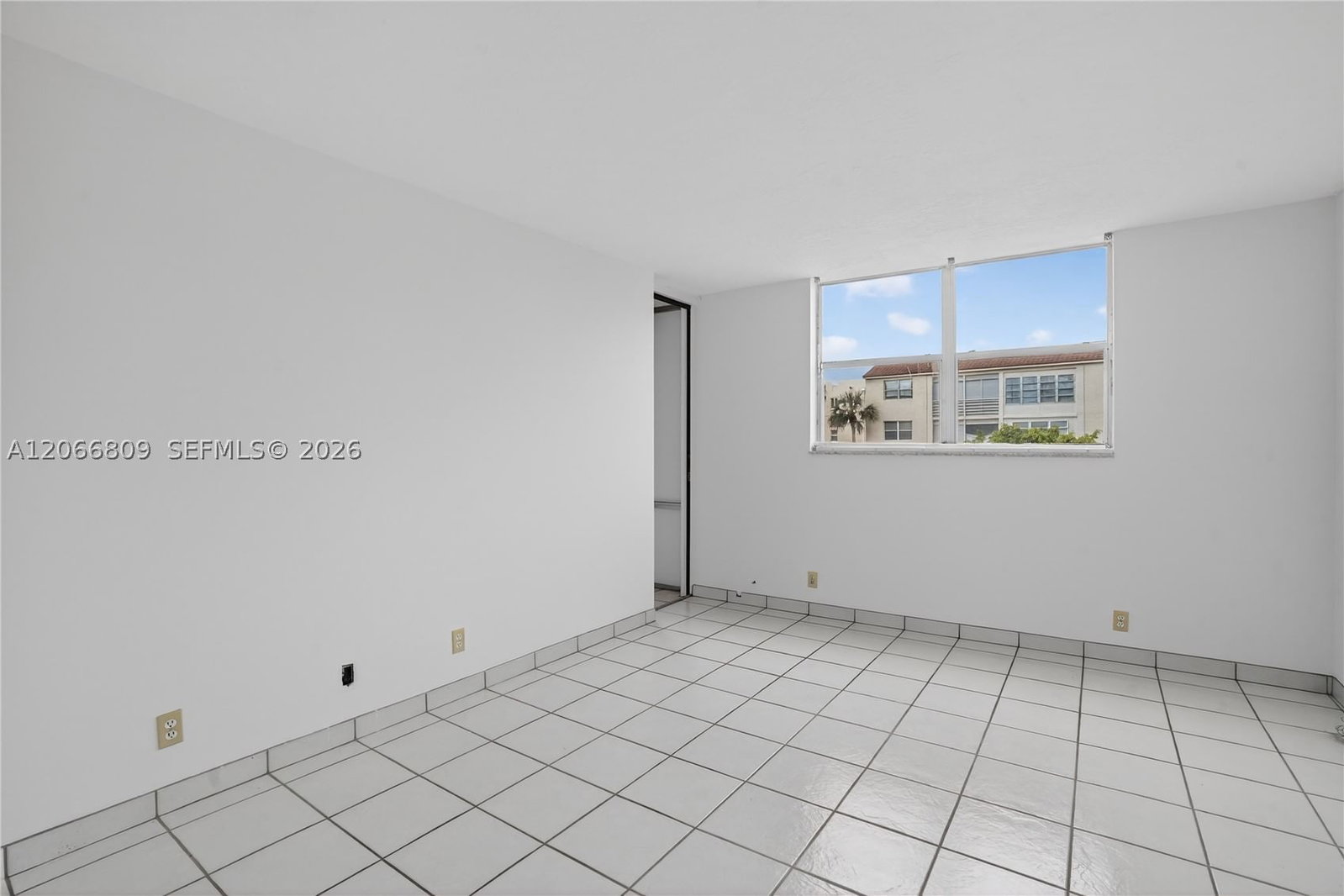 Real estate property located at 2821 Somerset Dr #317, Broward, Somerset No 1 Condo, Lauderdale Lakes, FL