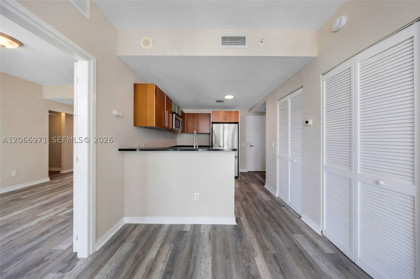 Real estate property located at 300 Biscayne Blvd T-2911, Miami-dade, Met 1 Condo, Miami, FL