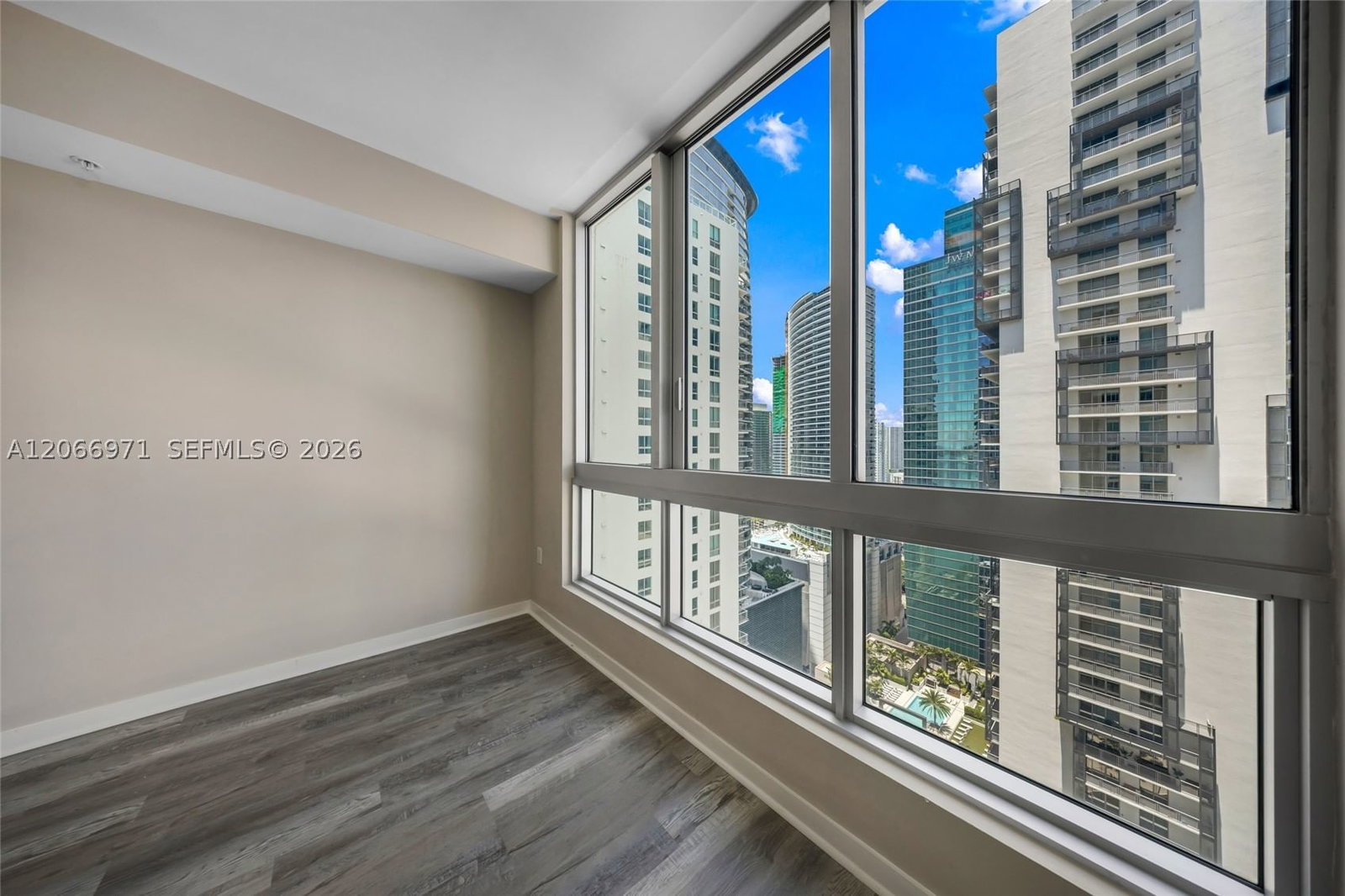 Real estate property located at 300 Biscayne Blvd T-2911, Miami-dade, Met 1 Condo, Miami, FL