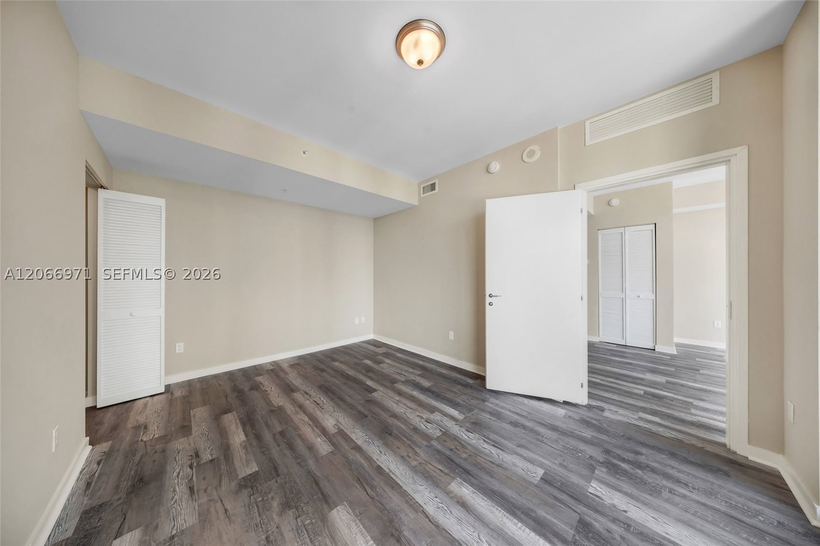 Real estate property located at 300 Biscayne Blvd T-2911, Miami-dade, Met 1 Condo, Miami, FL