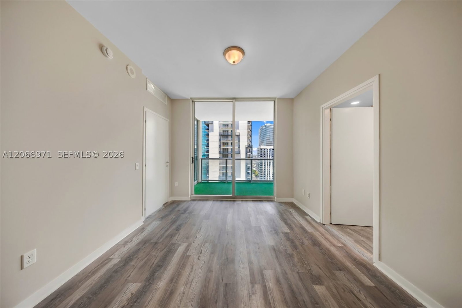 Real estate property located at 300 Biscayne Blvd T-2911, Miami-dade, Met 1 Condo, Miami, FL